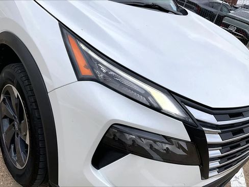 Used 2024 Nissan Rogue SV image 30