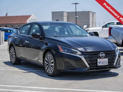 Used 2025 Nissan Altima 2.5 SV FWD image 3