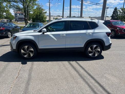 New 2025 Volkswagen Taos SE image 4