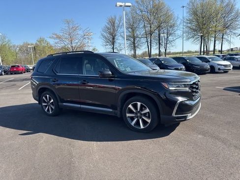 Used 2025 Honda Pilot Touring image 6