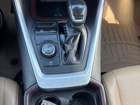 Used 2019 Toyota RAV4 Limited image 12
