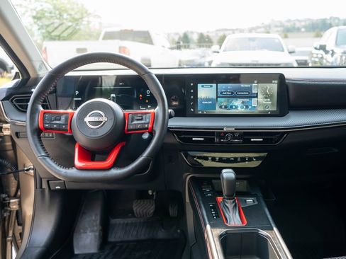 Used 2025 Nissan Kicks SR w/ SR Premium Package AWD/4WD image 14