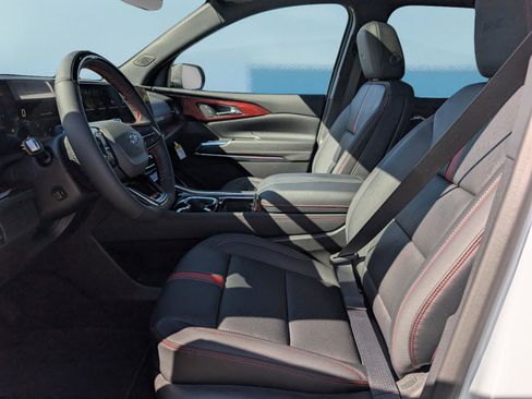 New 2026 Chevrolet Traverse RS image 18