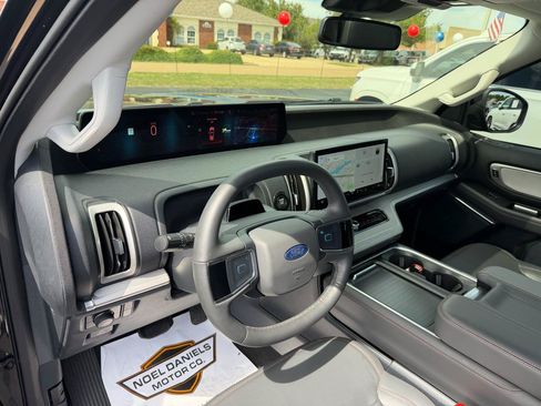 Used 2025 Ford Expedition Max Active AWD/4WD image 11