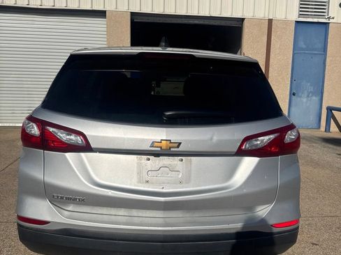 Used 2021 Chevrolet Equinox LS w/ LS Convenience Package FWD image 4
