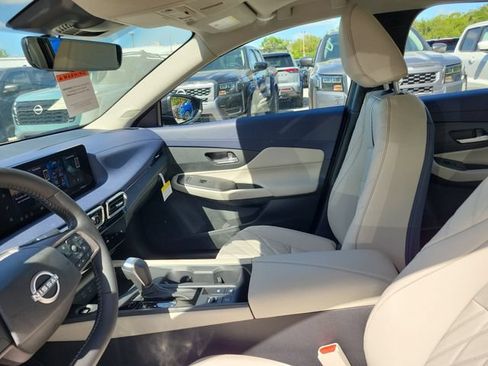 New 2026 Nissan Sentra SL w/ Floor Mat Package FWD image 8