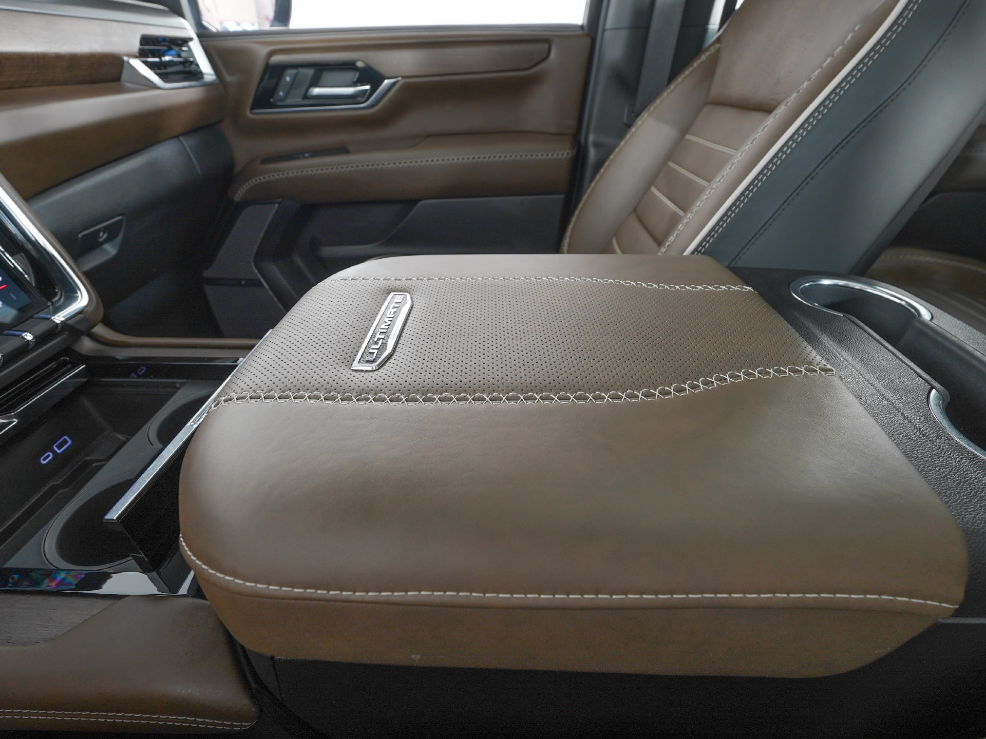 Used 2026 GMC Yukon Denali Ultimate AWD/4WD image 32