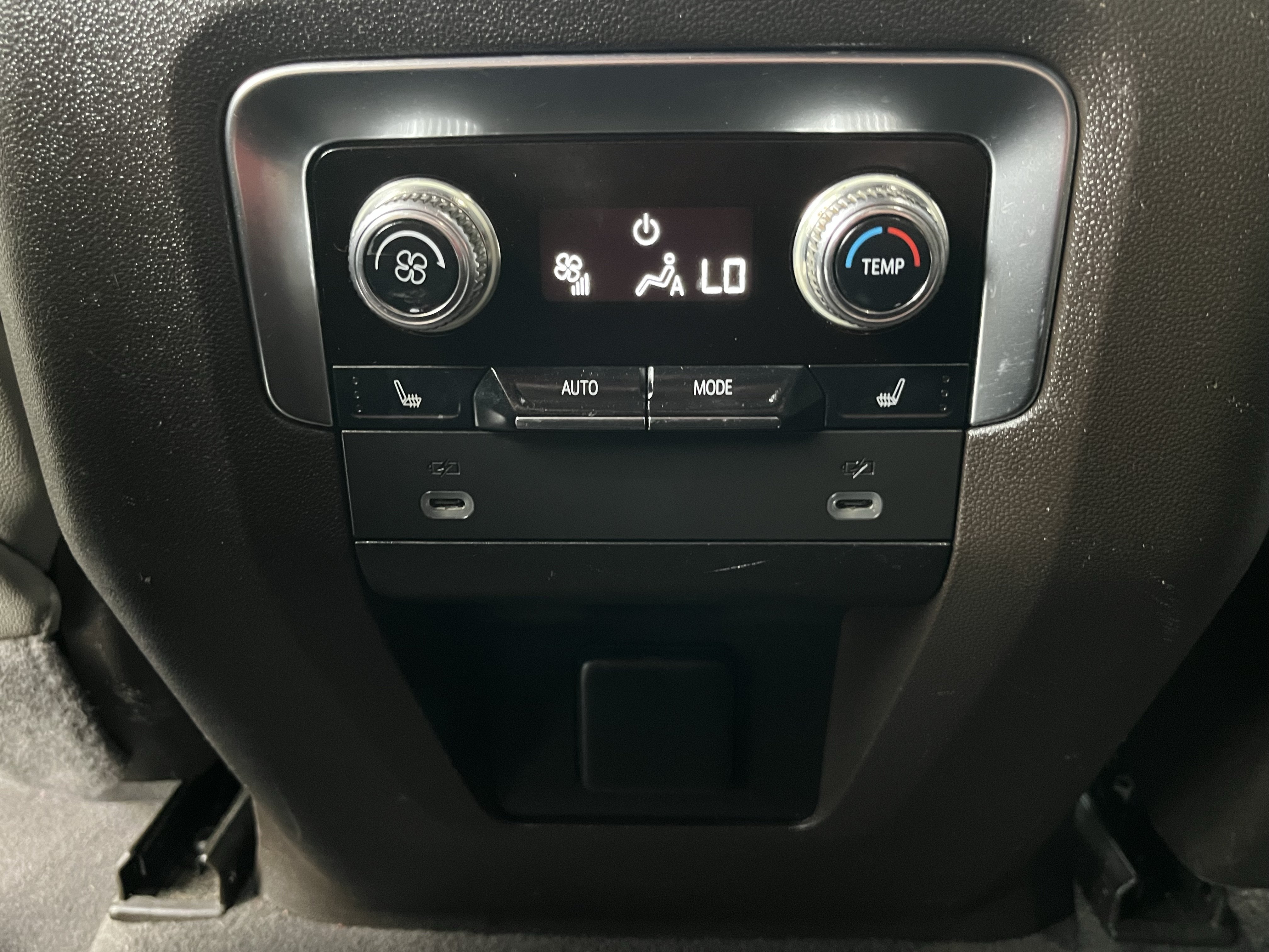 Used 2022 GMC Yukon SLT w/ SLT Premium Package RWD image 29