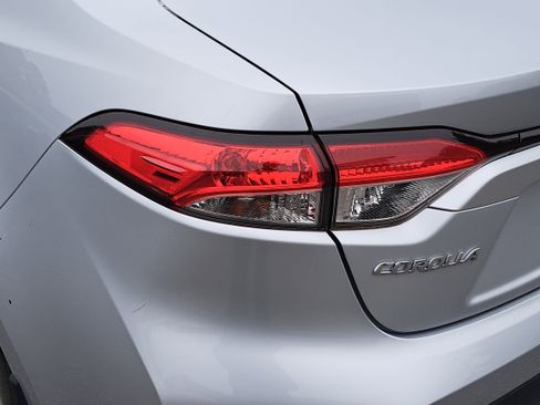 Used 2022 Toyota Corolla LE w/ Premium Interior Package FWD image 32