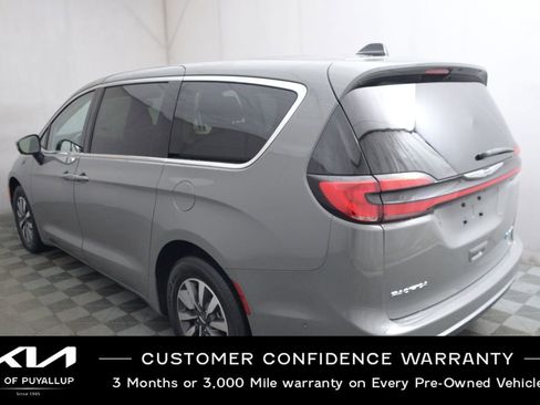 Used 2023 Chrysler Pacifica Touring-L image 7