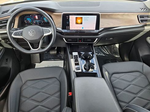 Used 2025 Volkswagen Atlas SE FWD image 9