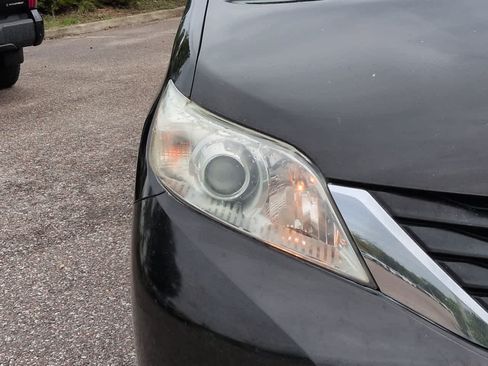 Used 2014 Toyota Sienna LE FWD image 10