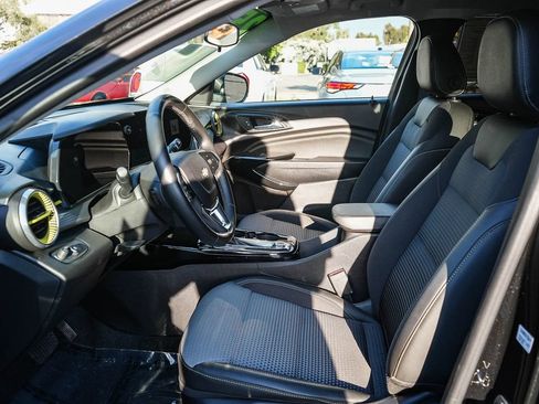Used 2025 Chevrolet Trax LT w/ Driver Confidence Package FWD image 15