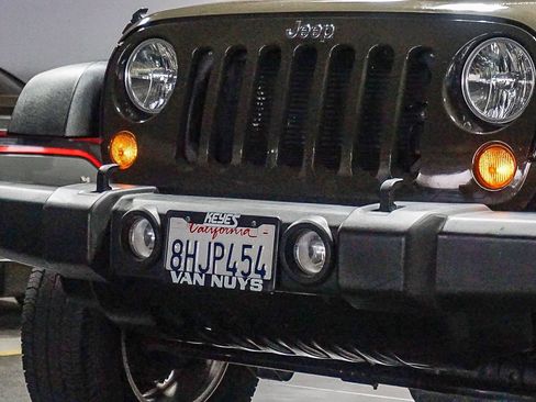 Used 2016 Jeep Wrangler Unlimited Rubicon w/ Connectivity Group image 5