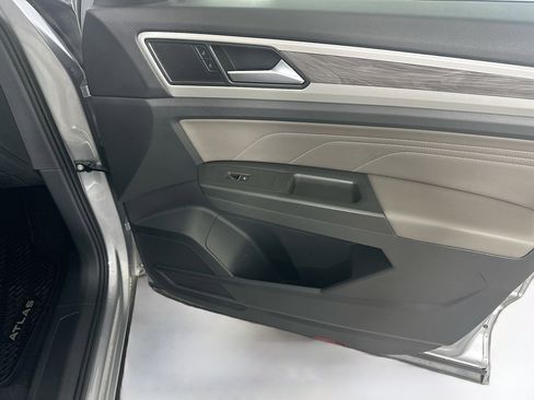 Used 2023 Volkswagen Atlas Cross Sport SE image 31