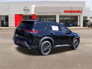New 2026 Nissan Pathfinder SL w/ SL Premium Package FWD video 3