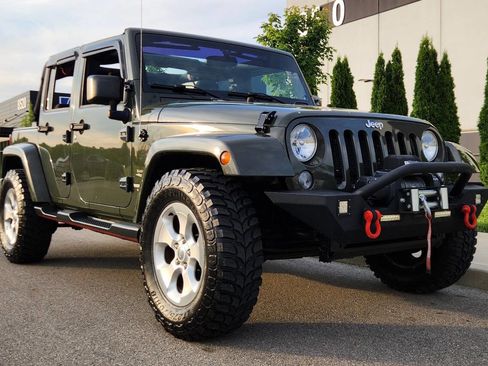 Used 2015 Jeep Wrangler Unlimited Sahara w/ Connectivity Group AWD/4WD image 6