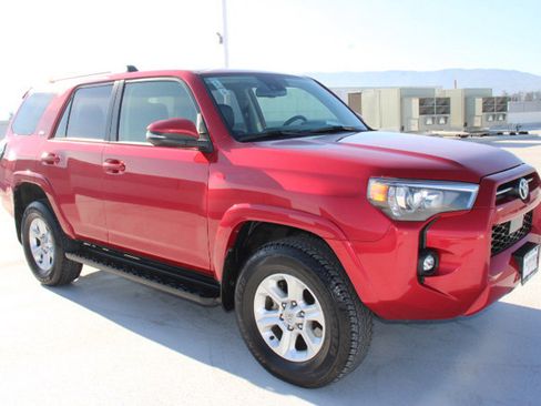 Certified 2024 Toyota 4Runner SR5 Premium image 2
