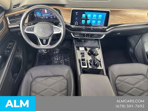 Used 2025 Volkswagen Atlas SE image 27