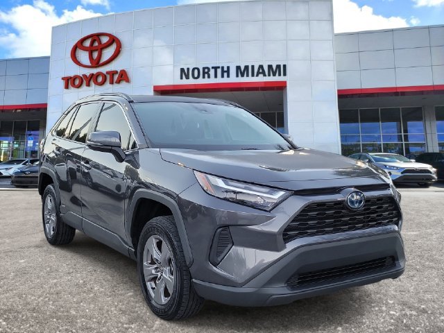 Used 2022 Toyota RAV4 XLE AWD/4WD image 1