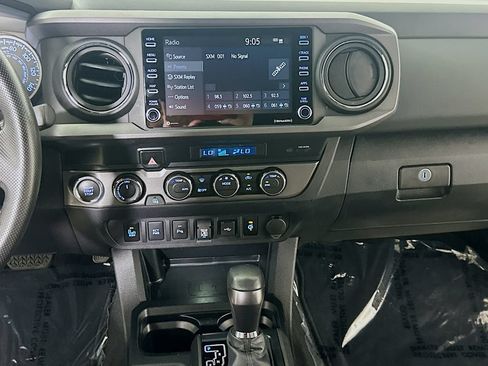 Used 2022 Toyota Tacoma TRD Off-Road w/ Technology Package AWD/4WD image 18