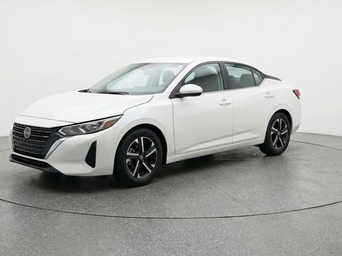 Used 2025 Nissan Sentra SV image 3