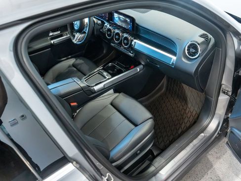 Used 2026 Mercedes-Benz GLB 250 4MATIC image 25