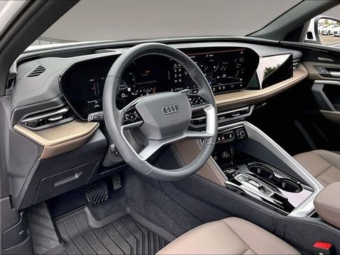 Used 2025 Audi Q5 Premium w/ Premium Plus AWD/4WD image 17