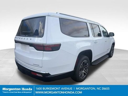 Used 2024 Jeep Wagoneer L Series II w/ Flexible Seating Group AWD/4WD image 9