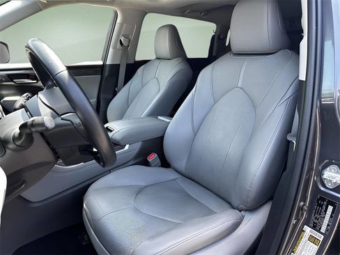 Used 2020 Toyota Highlander Limited image 12
