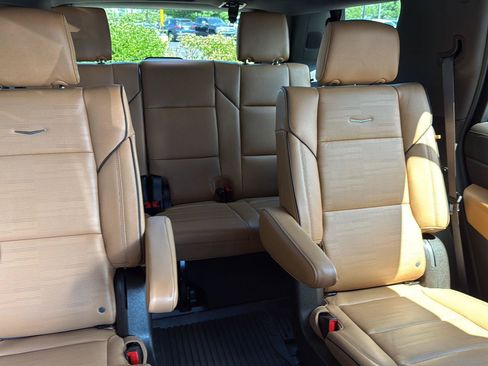 Used 2026 Cadillac Escalade Luxury w/ Touring Package AWD/4WD image 29