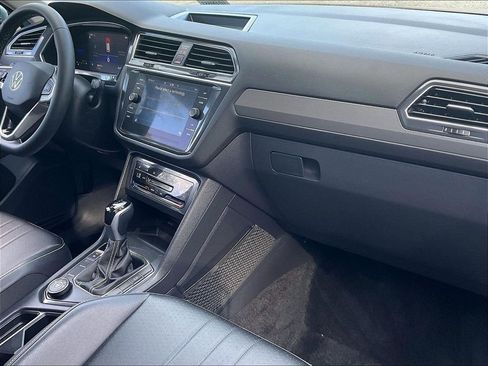 Used 2023 Volkswagen Tiguan SE AWD/4WD image 14