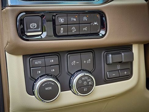 New 2026 GMC Yukon XL Denali w/ Denali Reserve Package AWD/4WD image 17