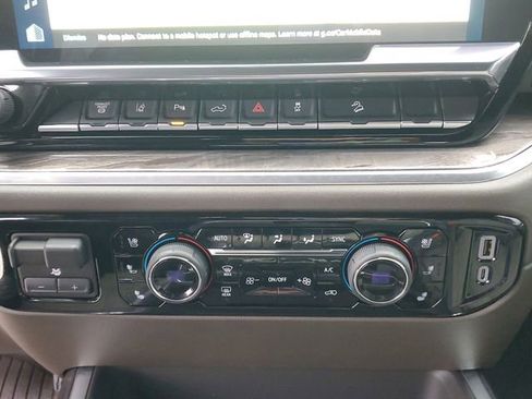 Certified 2025 Chevrolet Silverado 2500 LTZ w/ LTZ Convenience Package image 32