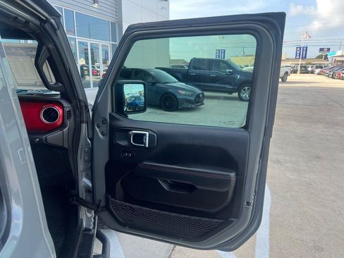 Used 2023 Jeep Gladiator Rubicon w/ Cold Weather Group AWD/4WD image 21