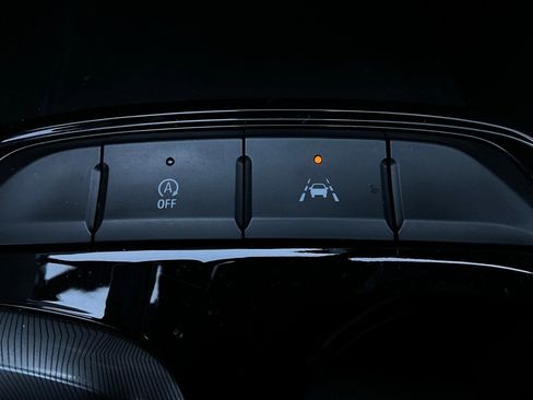 Used 2025 Buick Envista Sport Touring image 23