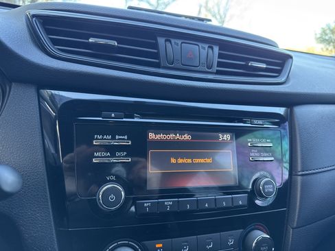 Used 2017 Nissan Rogue S image 28