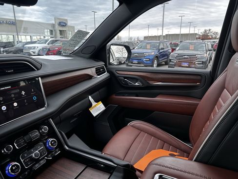 Used 2024 GMC Yukon XL Denali Ultimate image 11
