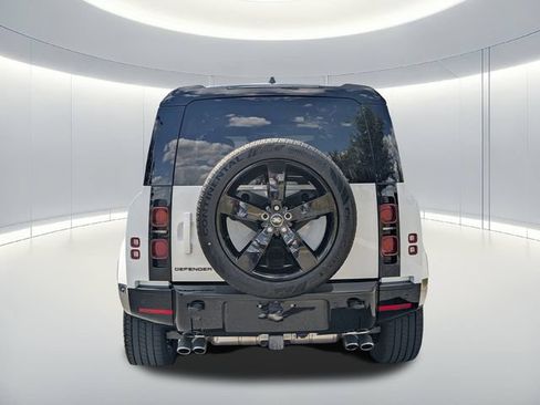 Certified 2025 Land Rover Defender 110 X-Dynamic SE AWD/4WD image 4