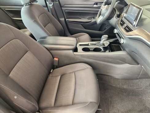 Used 2024 Nissan Altima 2.5 SV FWD image 14