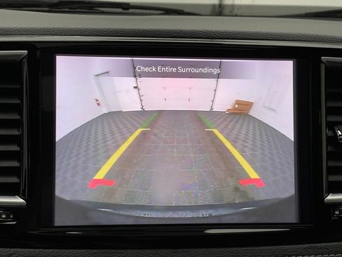 Used 2025 Chrysler Pacifica Limited FWD image 4