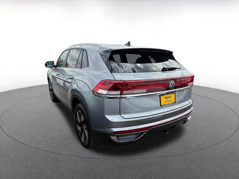 Used 2025 Volkswagen Atlas Cross Sport SE image 9