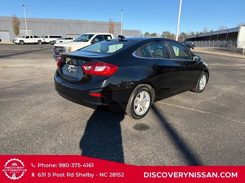 Used 2017 Chevrolet Cruze LT image 7