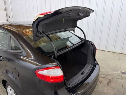 Used 2015 Ford Fiesta SE w/ Comfort Package FWD image 8