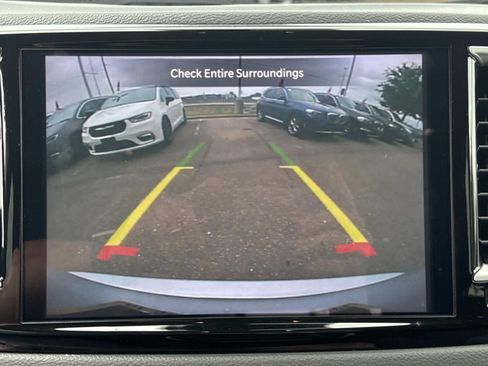 Used 2024 Chrysler Pacifica Touring-L FWD image 27