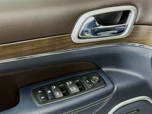 Used 2016 Jeep Grand Cherokee Overland image 15