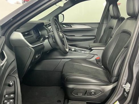 New 2025 Jeep Grand Cherokee Laredo image 24