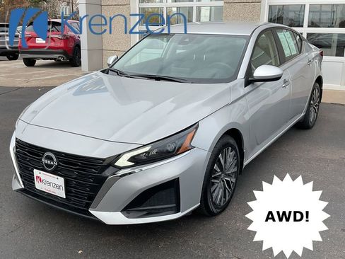 Used 2023 Nissan Altima 2.5 SV image 1