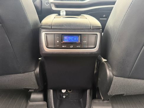 Used 2015 Toyota Highlander XLE FWD image 23