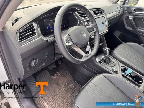 Used 2024 Volkswagen Tiguan SE w/ Panoramic Sunroof Package image 14